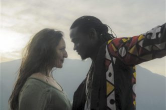 Fotograma del nuevo video de Prior y Karen Olivier "Mujeres como ella"
