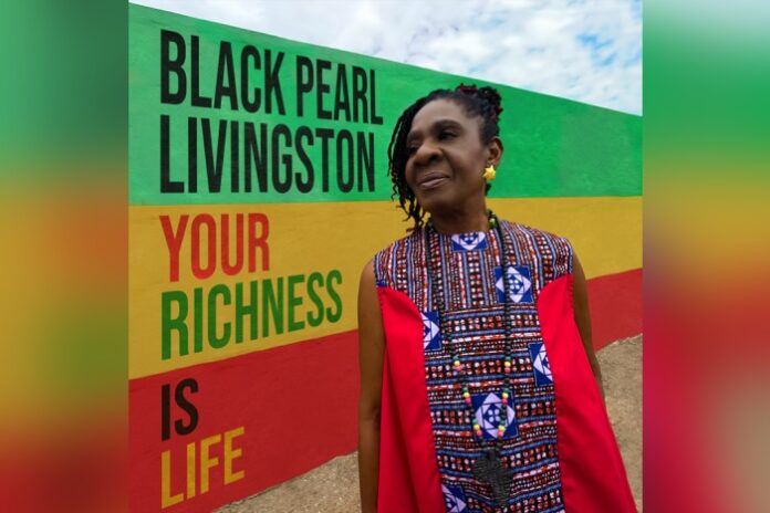 Black Pearl Livingston estrena su primer álbum a los 63 años
