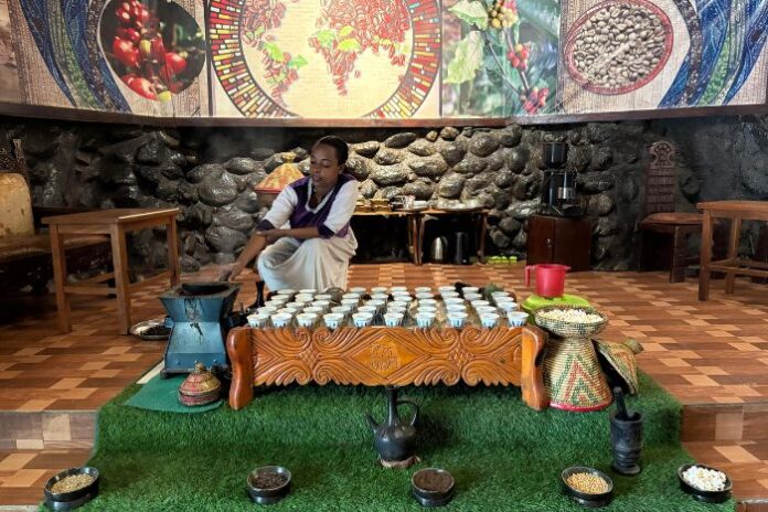 La tradicional ceremonia del café etíope