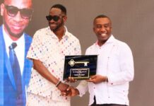 Bounty Killer recibió la llave de Kingston: “Vale más que un Grammy” Bounty Killer es galardonado por la ciudad de Kingston