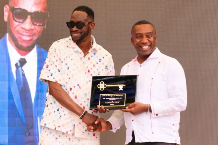 Bounty Killer es galardonado por la ciudad de Kingston