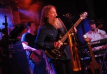 Mike Love regresa a Chile en noviembre Mike Love vuelve a Chile en noviembre