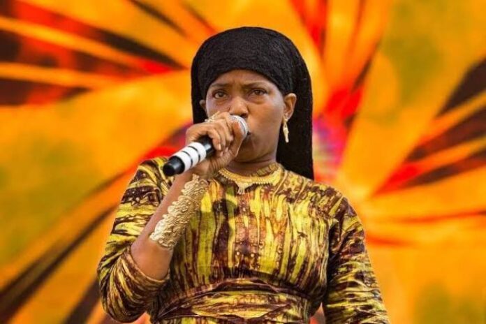 Dezarie lanzó en septiembre su séptimo álbum